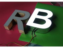 LED樹脂發(fā)光字廠家的制作方法是什么呢？山西德軒做字廠和您分析